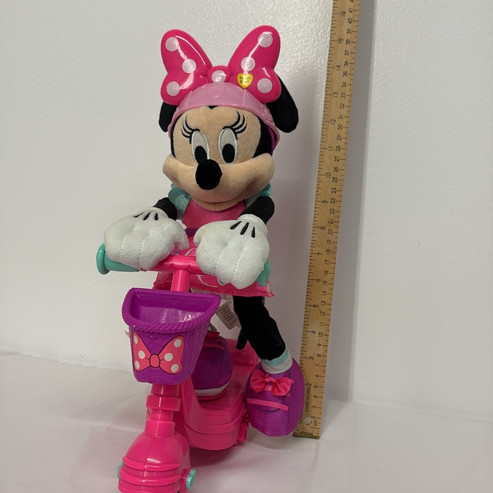 Disney| Scooter Minnie Mouse plush sing & spin toy, talking Minnie Mouse - Picture 6 of 10